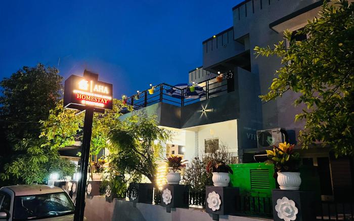 Aha Luxury Stay - 3BHK Villa with Garden & Parking