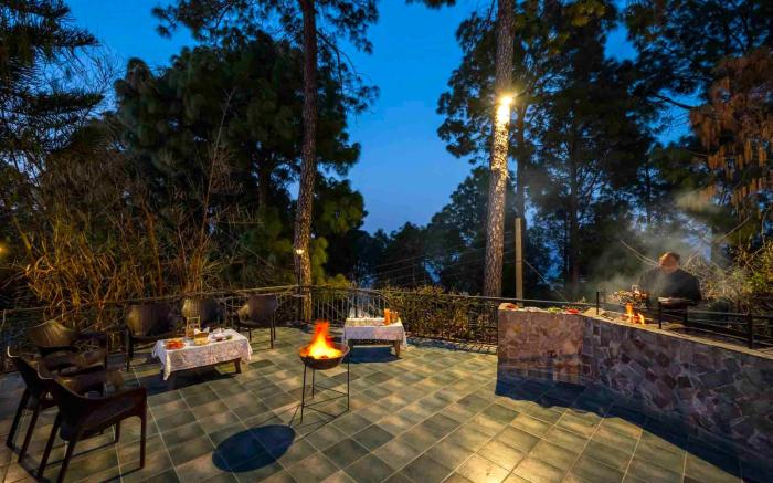 Mistair 5BR Private Villa Cook & Staff, Pool Table