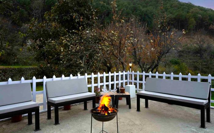 Juniper6 BR Mountain View Villa, Cook, Staff, Deck