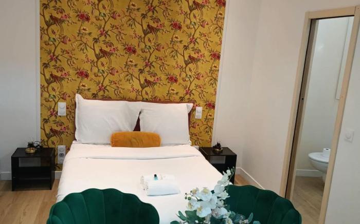 Modern Renovated studio with a touch of gilded glamour central Paris