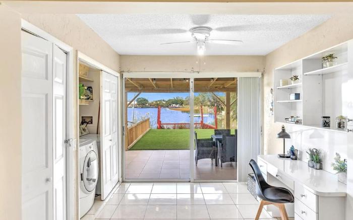 Beautiful Cozy Lakefront Home*Casino*Airport*Beach