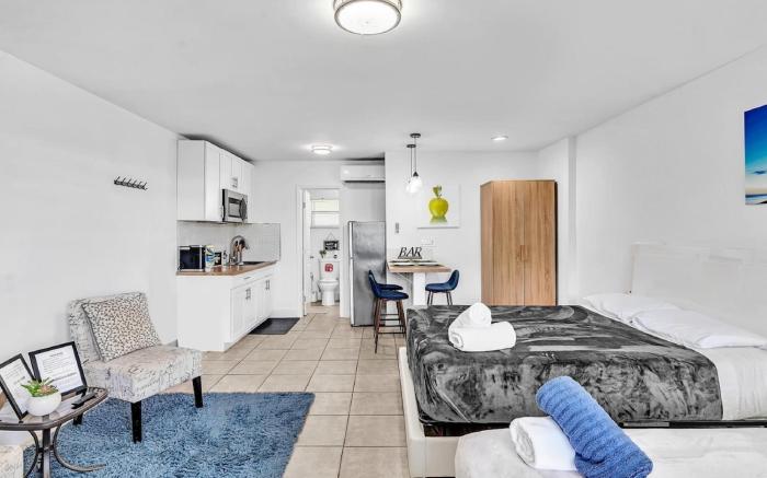 Large Studio Suite Close to Beach and Casino DB3