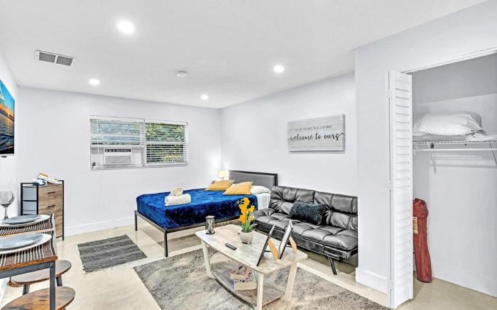 Hollywood Large Studio Close to Beach & Casino LB3