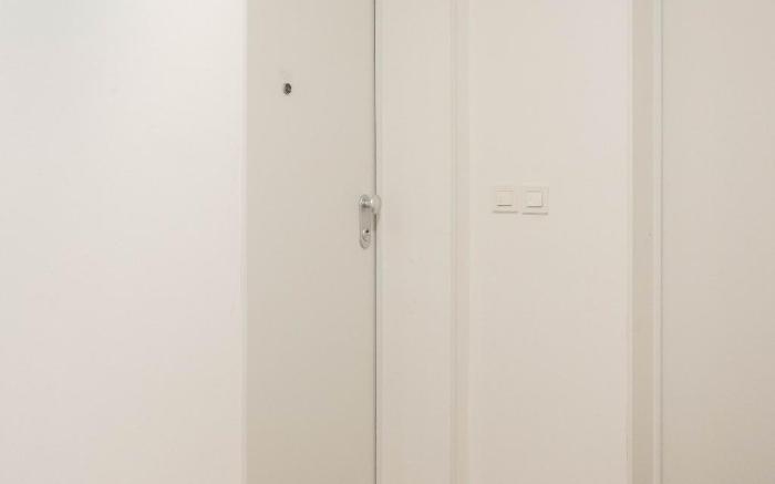 Stylish 2BDR Apartment- FREE GARAGE