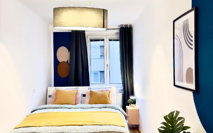 Design 3 bedrooms Apartment BY Main Train Station 