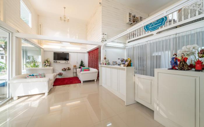 Banlomnow Hotel