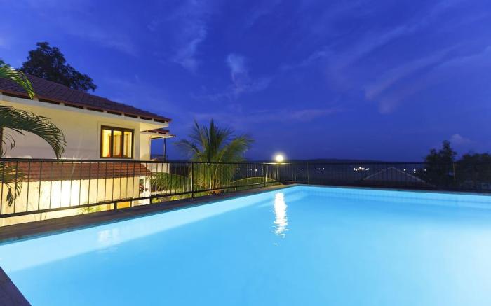 Five Tropical Woods  4 BR Villa/Goa Pool Cook