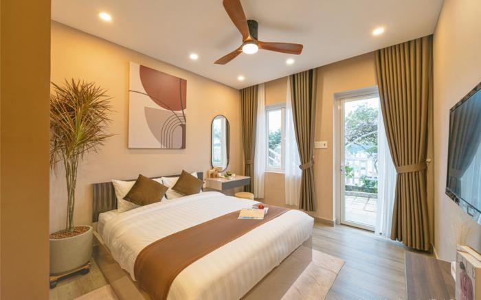 Villa Uyên Khang Đà Lạt - View Nhà Đèn