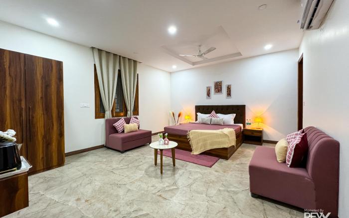 Guru Sadan, A Luxe Stay