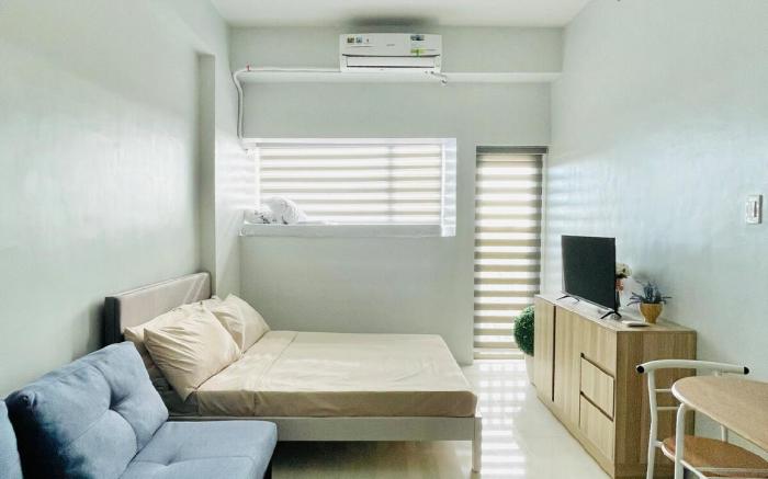 * * WV 1 Minimalist Studio