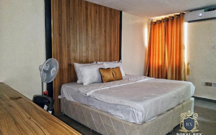 Royalrex Hotel 