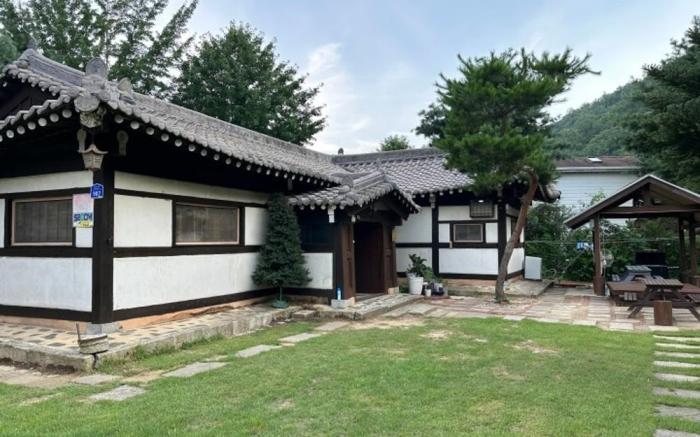 Hongcheon Neoreunbawi Pension
