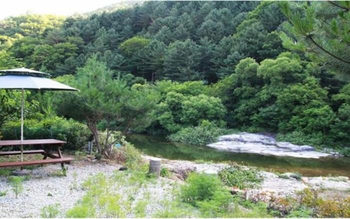 Hongcheon Neoreunbawi Pension