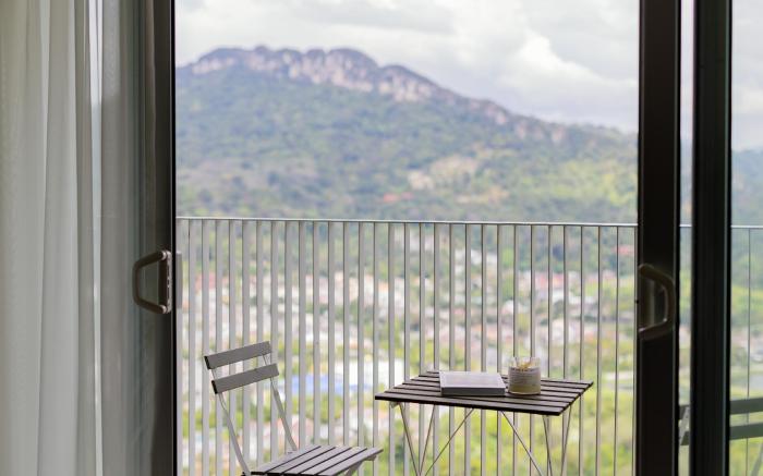 A Comfort Retreat Above the Rest #2903A