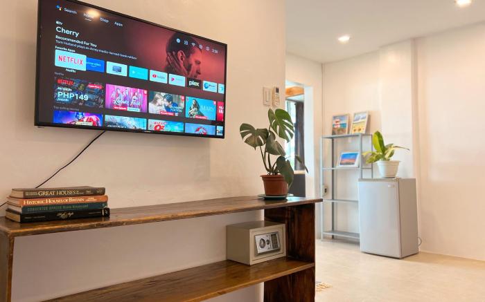 Beachfront Flat w/ Two Beds,  Kitchen & Balcony