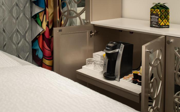Staypineapple, An Artful Hotel, Midtown