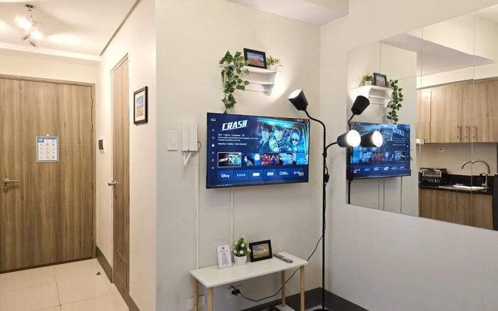 Condotel 1BR Unit w/ Balcony FAME Residences #FM35