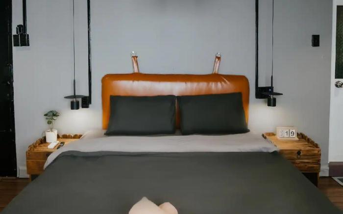 Saigon Hideout Quan 3 - Bathtub Netflix and Chill 