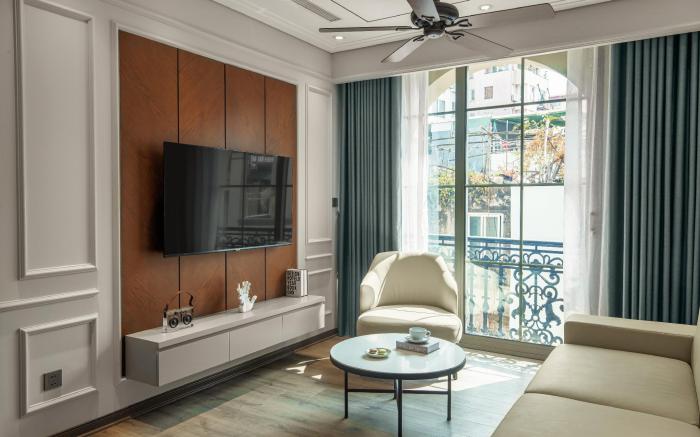 OTIS APARTMENT