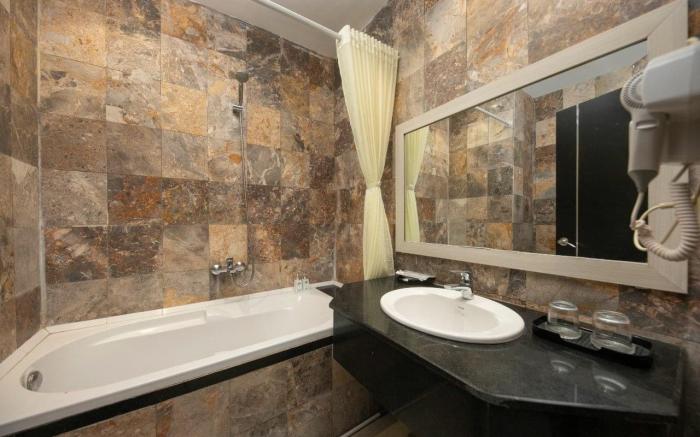 Salem Riverside Hotel Room