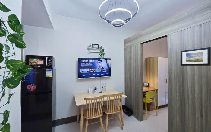 Condotel 1BR Unit w/ Balcony FAME Residences #FM29