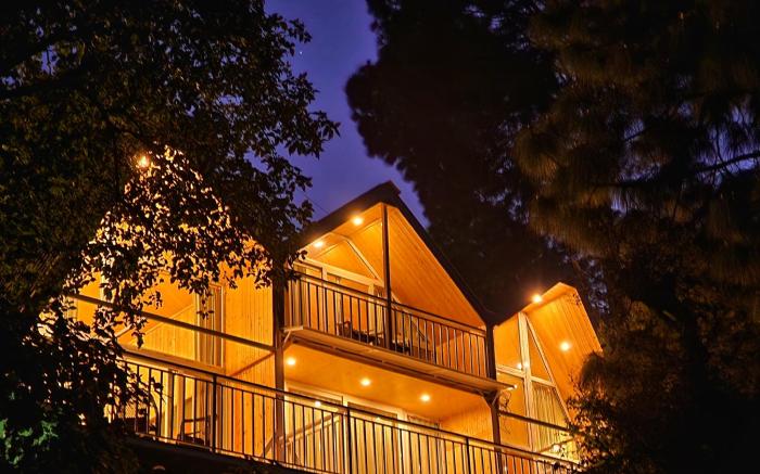 Kukoo's Nest | Cottage with Balconies and Garden