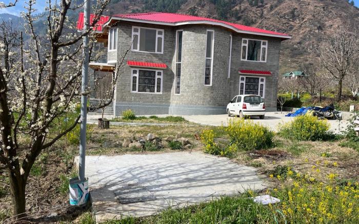 BnBBuddy Himalayan 3 BR FarmStay with Lawn Bonfire