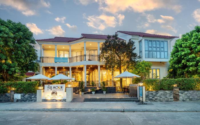 Full Moon Apartments