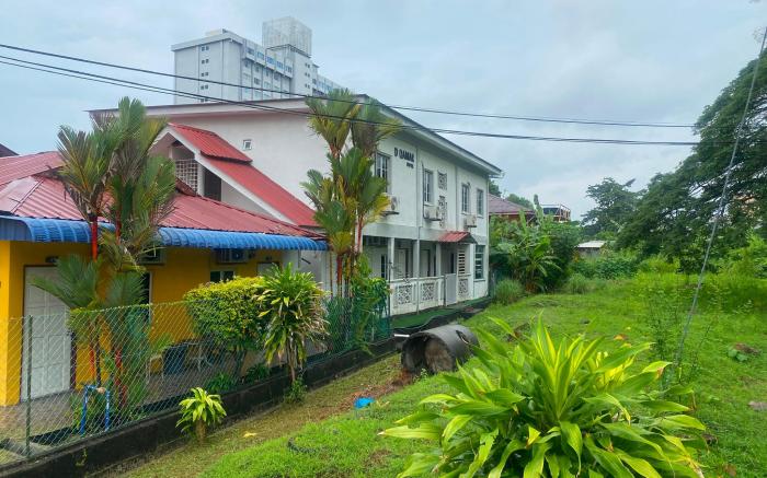 OYO 91002 D Qamar Motel