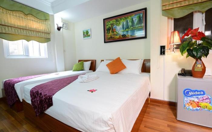 Holiday Lakeview Hotel