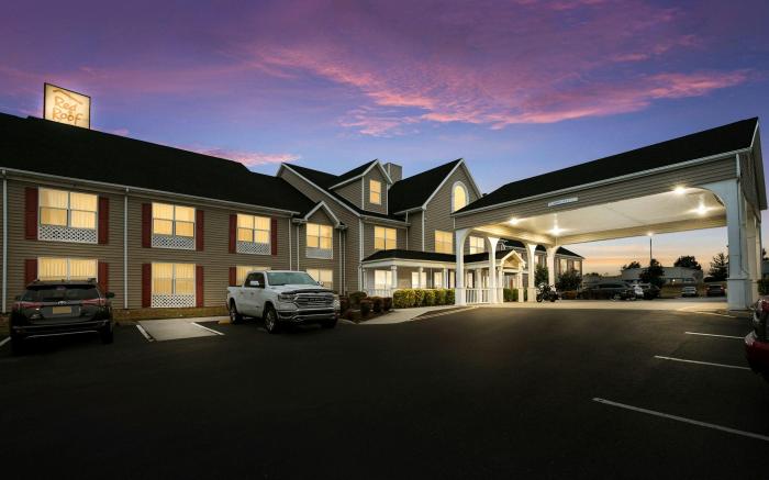 Red Roof Inn & Suites Knoxville East