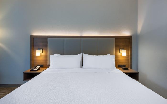 Holiday Inn Express State College at Williamsburg Square By IHG