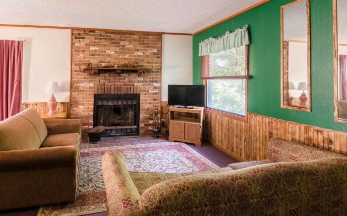 Master Hosts Resorts-Highland Hills Cabins