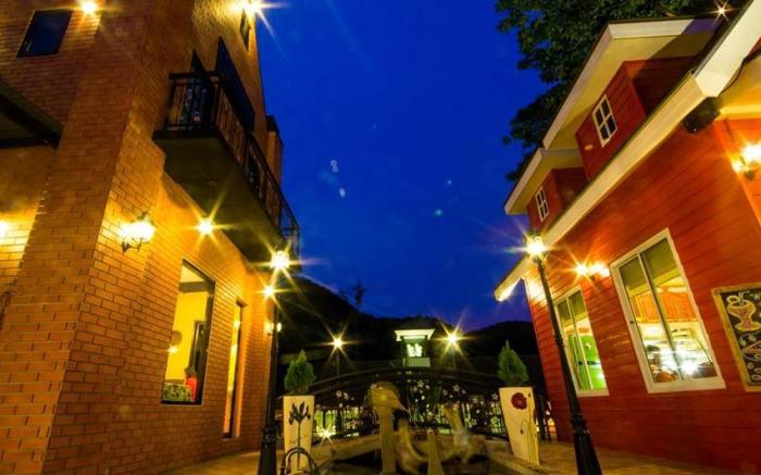 Stamp Hills Resort