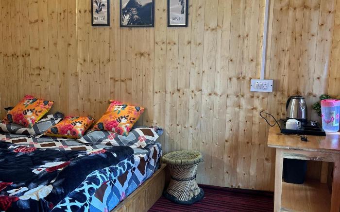 Parashar lake Fogg Hill cottage