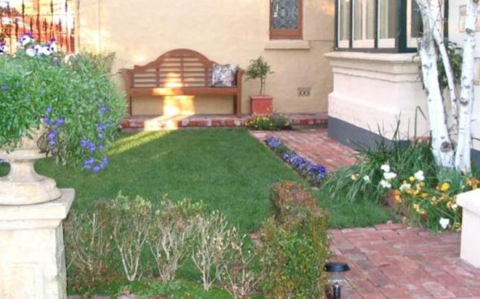 Water Bay Villa Bed and Breakfast