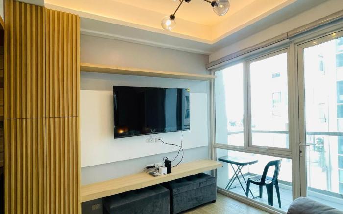 * *11 Warm and Cozy Studio