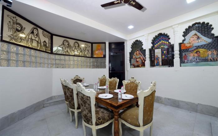 Hotel Empire Palace - Near Fatehsagar Lake