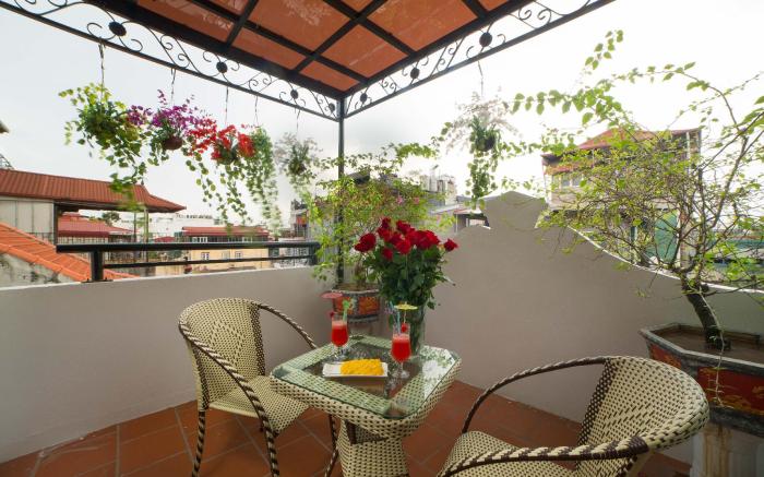 Golden Sail Hotel