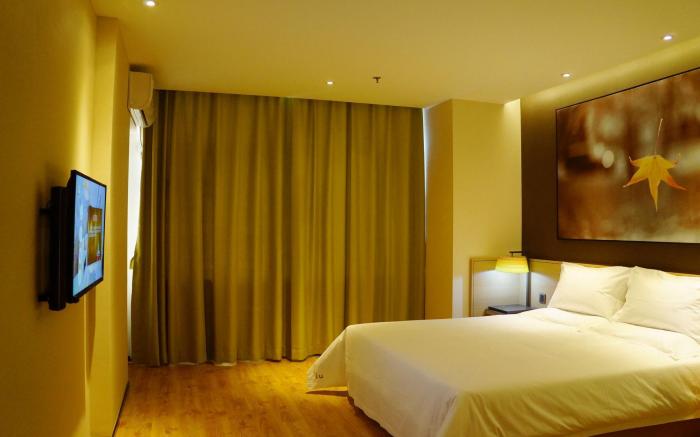 IU Hotel Shenyang Railway Station SK Passenger Station