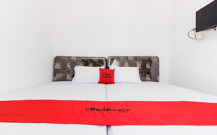 RedDoorz near Sam Ratulangi Airport