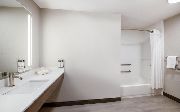 Holiday Inn Express and Suites Wilson I-95 By IHG