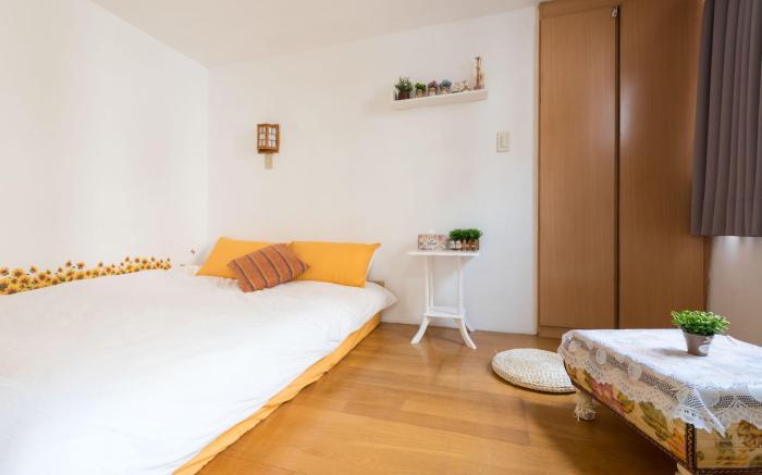 MRT Ximen No. 1 Elevator Cozy Room for 4-6 Persons (No Daily Cleaning Provided)