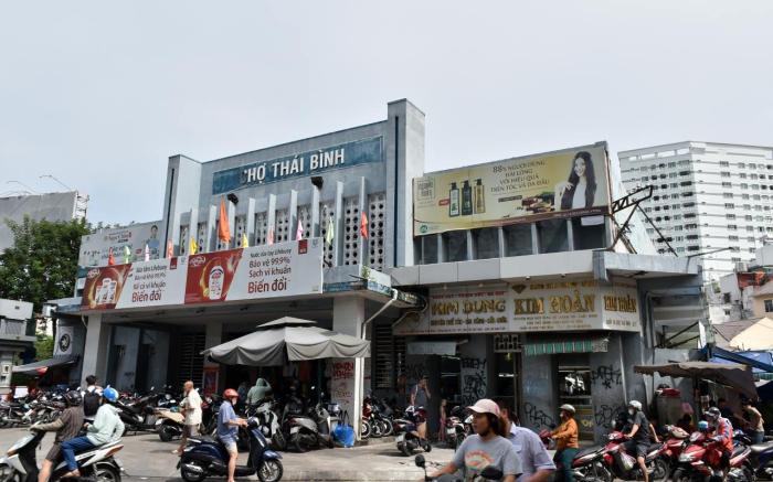 Lunaria Maison - Local Market Corner