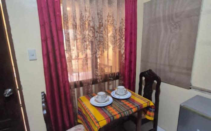 Cozy studio perfect for backpackers or couples!
