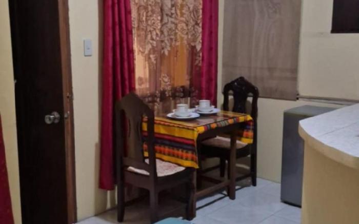 Cozy studio perfect for backpackers or couples!