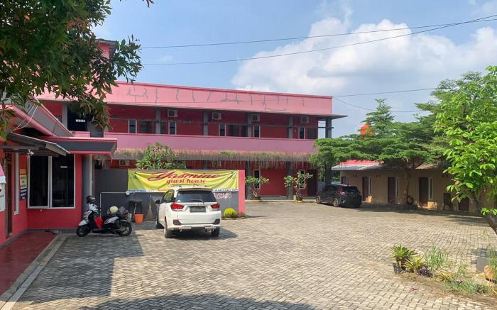 RedDoorz Syariah Near Jalan Urip Sumoharjo