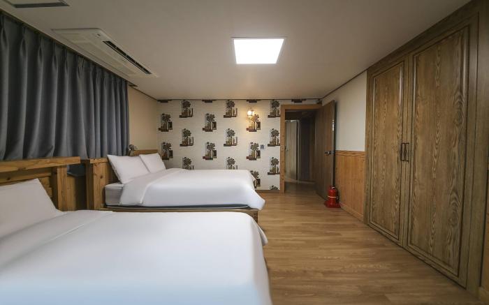 Cheonjeyeon Hotel Suite Room