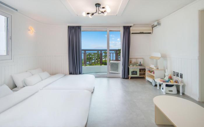 Jeju Hi Mom Kids Family Pension Silver