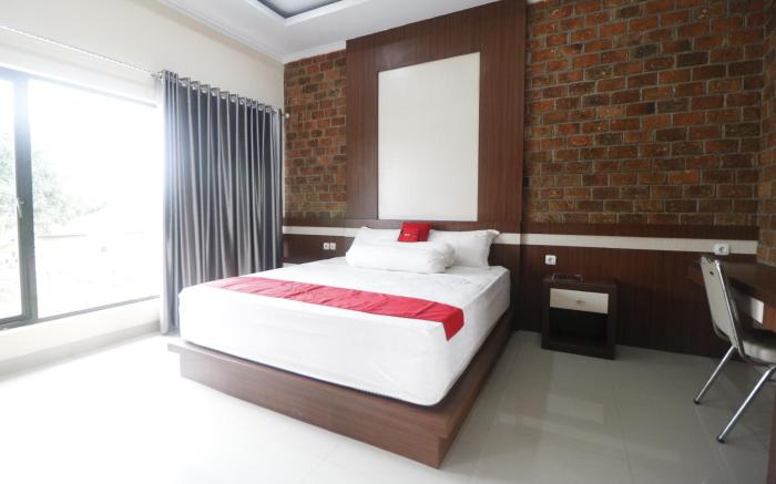 RedDoorz Plus near Kualanamu Airport